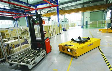 1491958374526031.jpg 數(shù)字化車間AGV在“勞作”.jpg