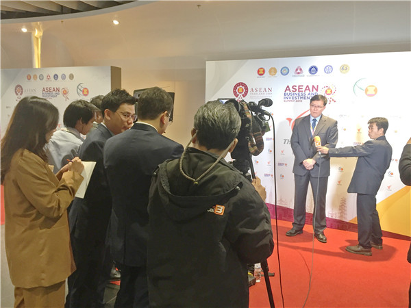 1573701196344772.jpg 趙總接受PBS采訪.jpg