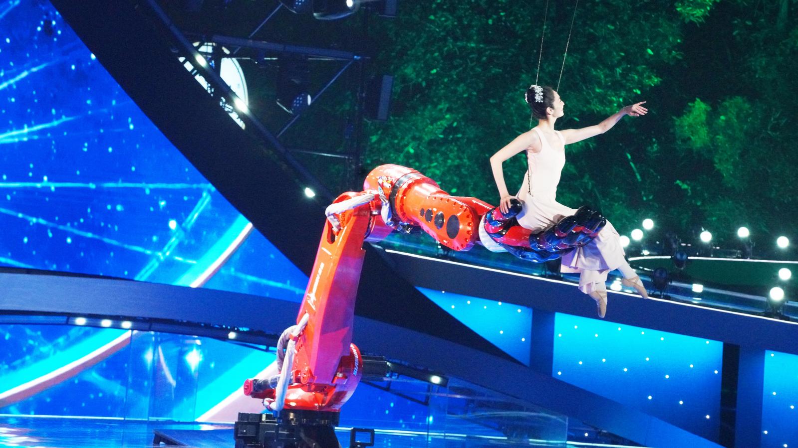 沈陽發(fā)布——新松機器人端午再“破圈”，人機共舞詮釋“奮楫家國”的科技力量