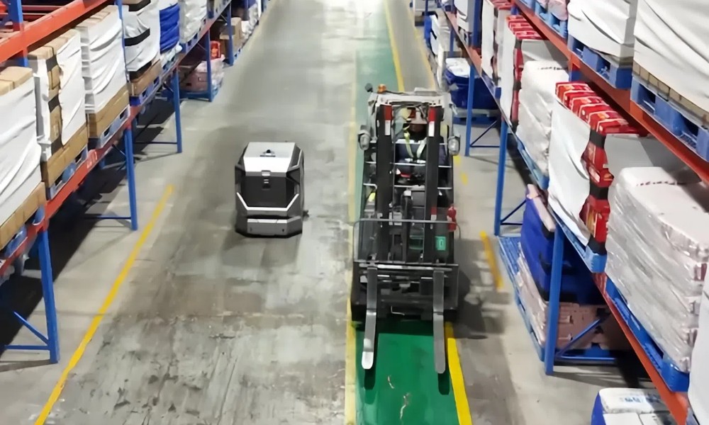 食品行業(yè)車間星衛(wèi)來機器人清潔方案